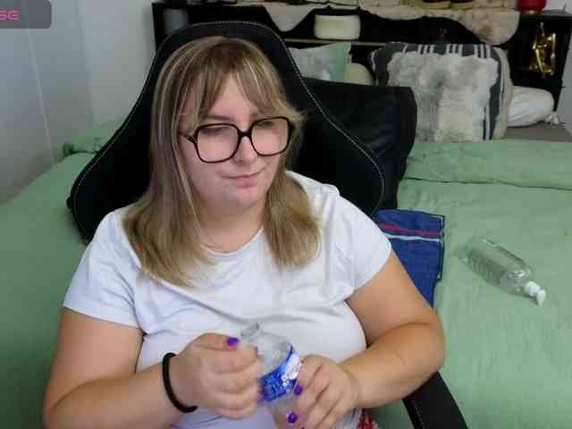 ElvinnaLaFrancaise webcam