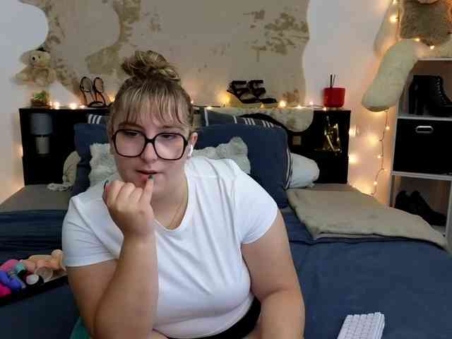 ElvinnaLaFrancaise webcam