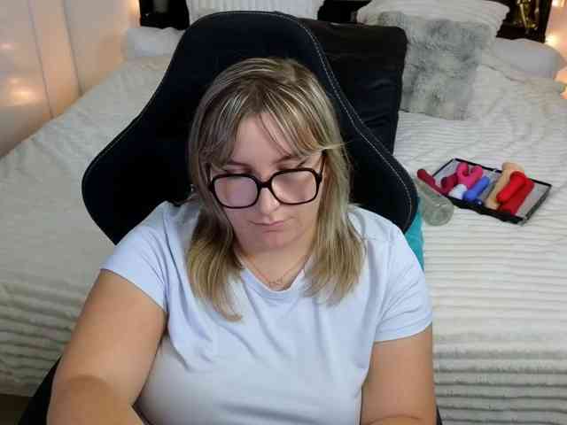 ElvinnaLaFrancaise webcam