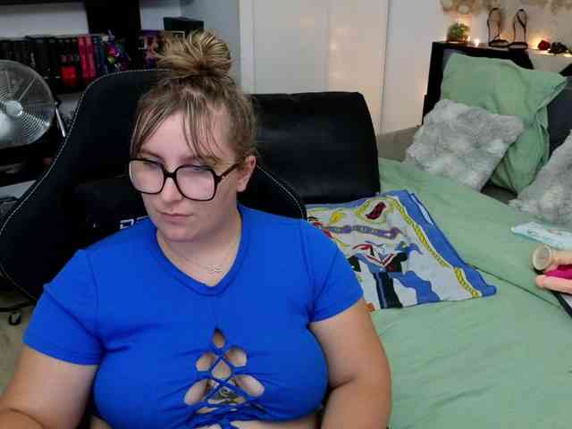 ElvinnaLaFrancaise webcam