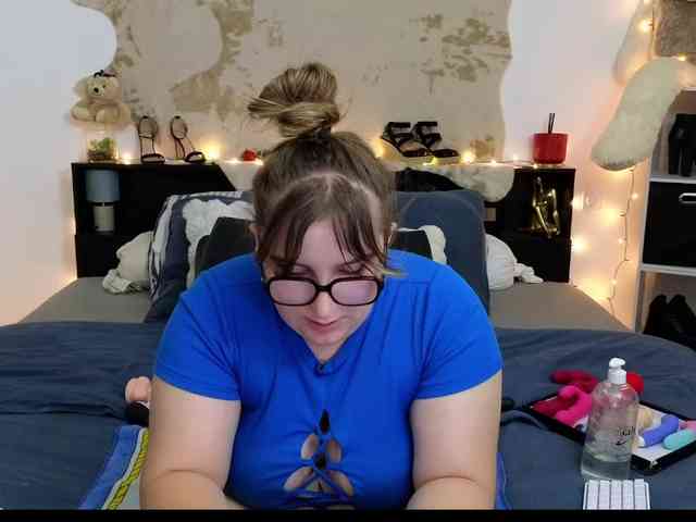 ElvinnaLaFrancaise webcam