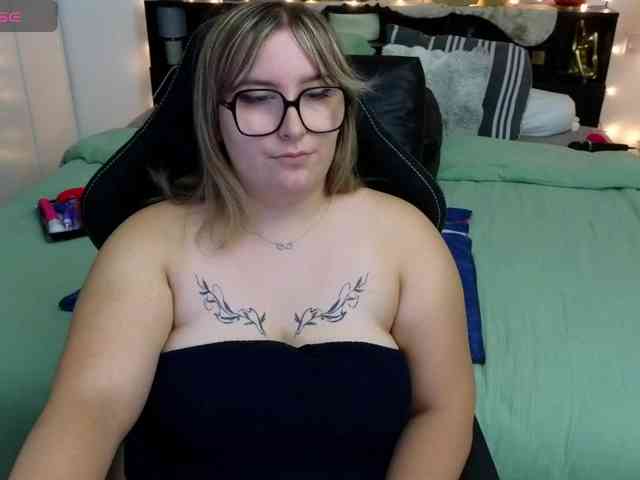ElvinnaLaFrancaise webcam