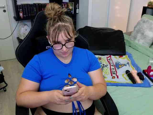 ElvinnaLaFrancaise webcam