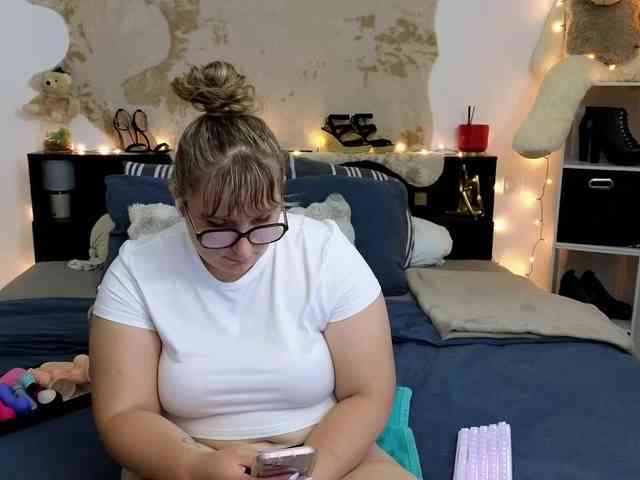 ElvinnaLaFrancaise webcam