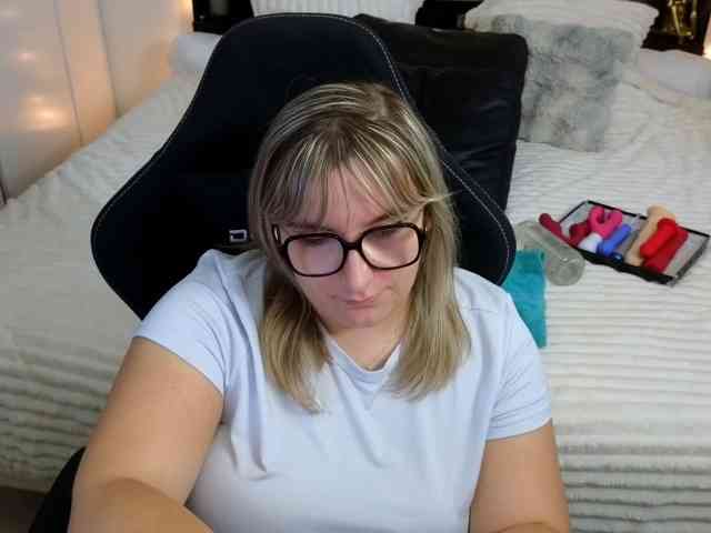 ElvinnaLaFrancaise webcam