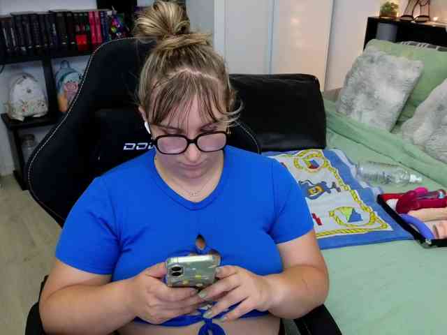 ElvinnaLaFrancaise webcam