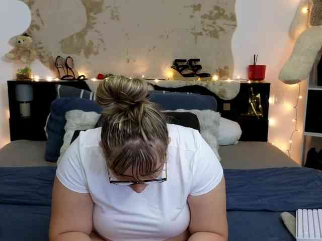 ElvinnaLaFrancaise webcam