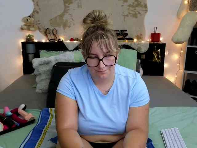 ElvinnaLaFrancaise webcam