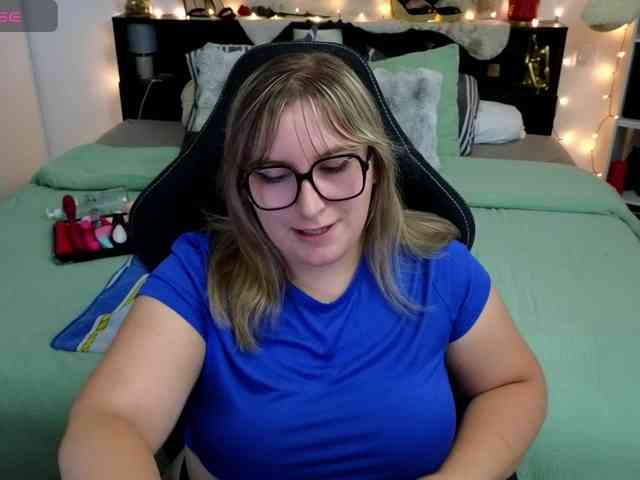 ElvinnaLaFrancaise webcam