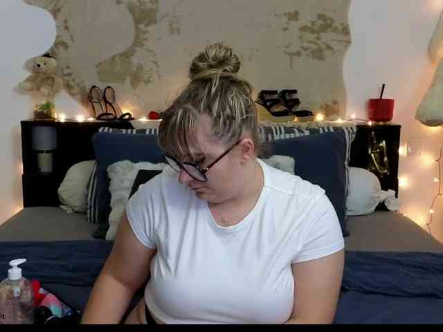 ElvinnaLaFrancaise webcam