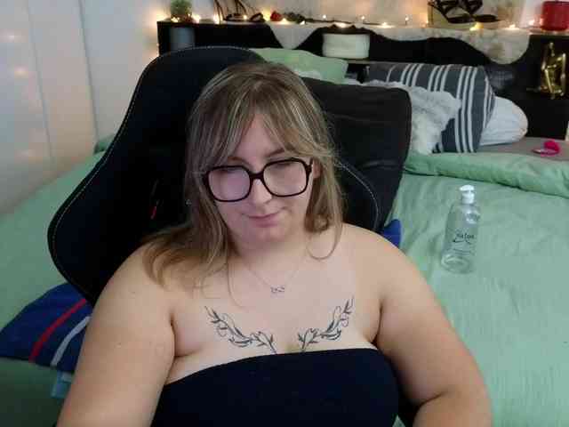 ElvinnaLaFrancaise webcam