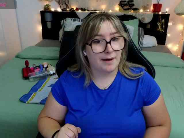 Modèle: ElvinnaLaFrancaise