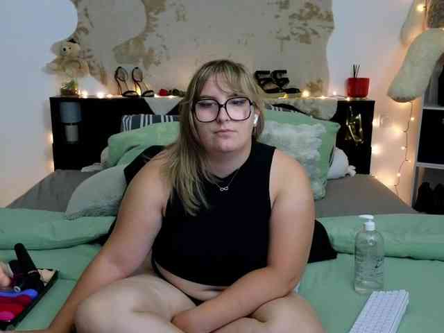 ElvinnaLaFrancaise webcam