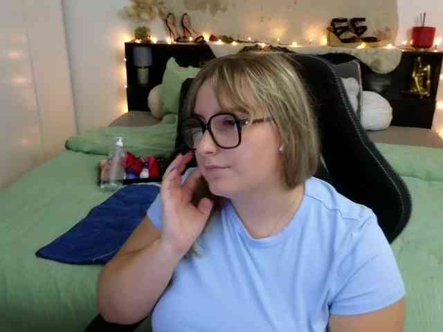 ElvinnaLaFrancaise webcam