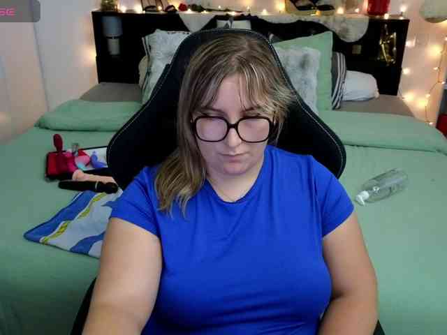 ElvinnaLaFrancaise webcam