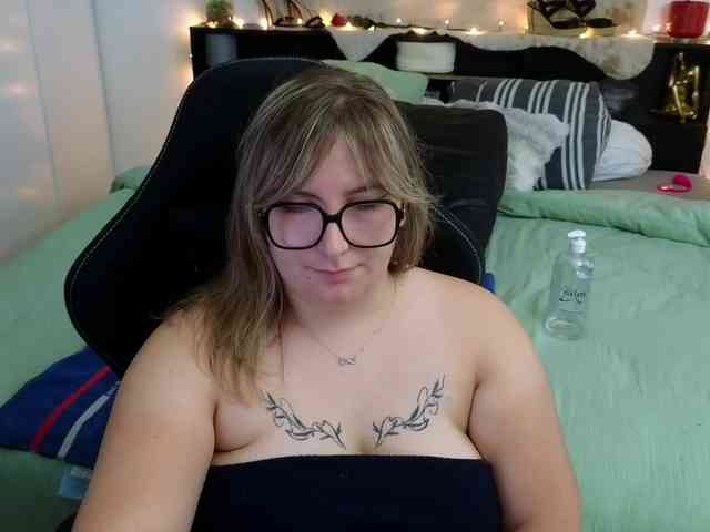 ElvinnaLaFrancaise webcam