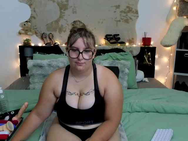 ElvinnaLaFrancaise webcam