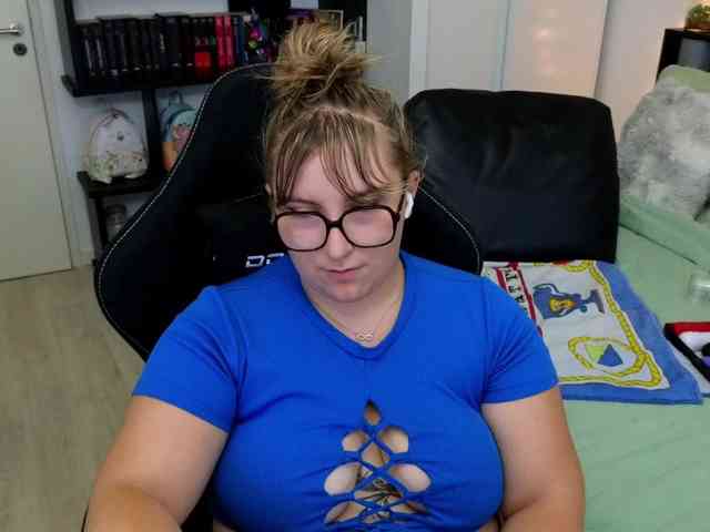 ElvinnaLaFrancaise webcam