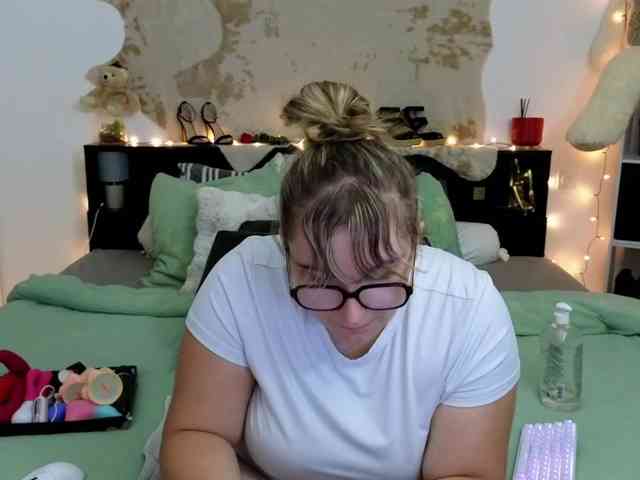 ElvinnaLaFrancaise webcam