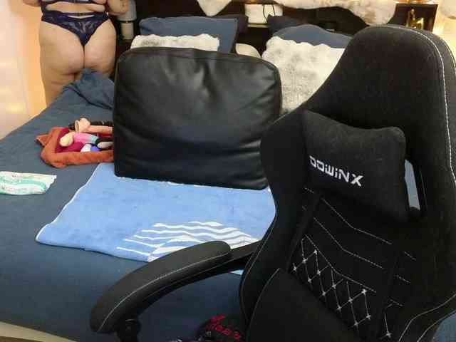 ElvinnaLaFrancaise webcam