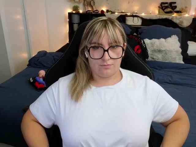 ElvinnaLaFrancaise webcam
