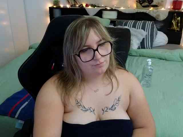 ElvinnaLaFrancaise webcam