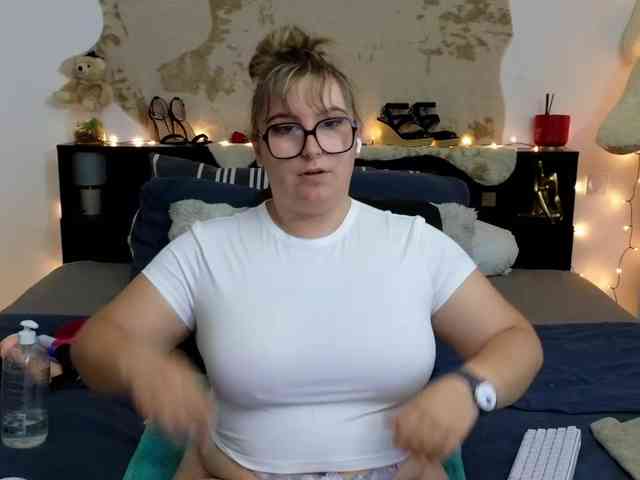 ElvinnaLaFrancaise webcam