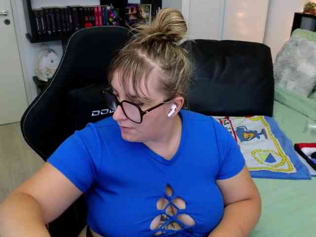 ElvinnaLaFrancaise webcam