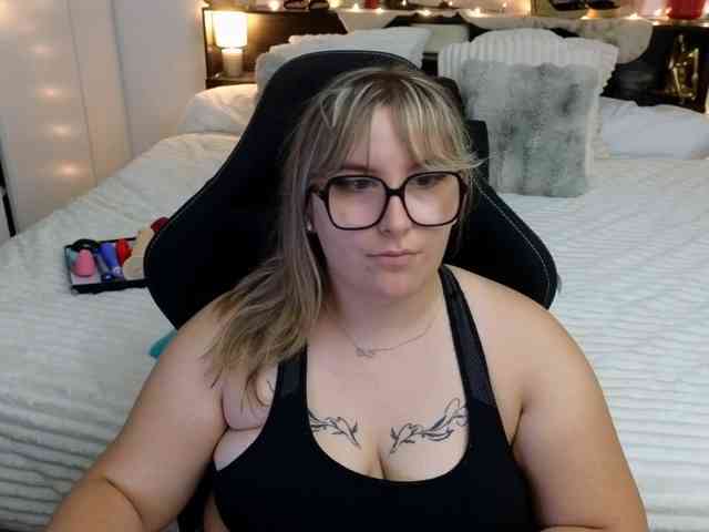 ElvinnaLaFrancaise webcam