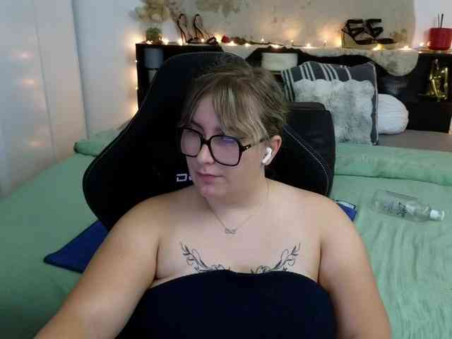 ElvinnaLaFrancaise webcam
