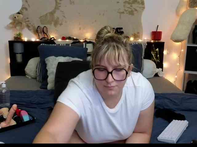 ElvinnaLaFrancaise webcam