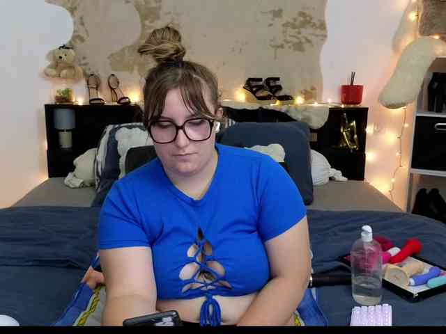 ElvinnaLaFrancaise webcam