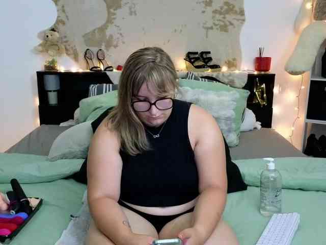 ElvinnaLaFrancaise webcam