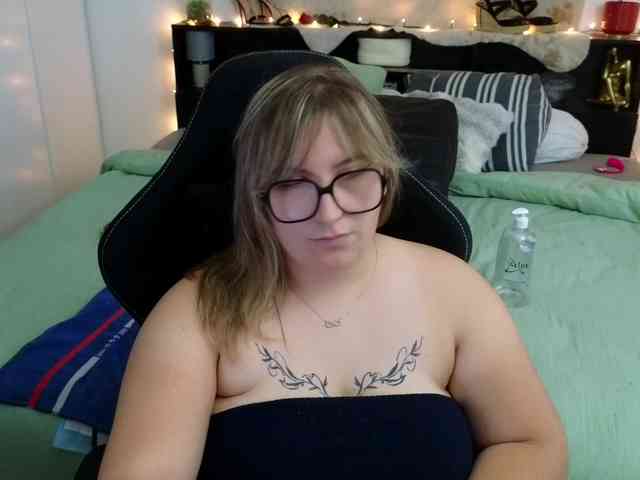 ElvinnaLaFrancaise webcam
