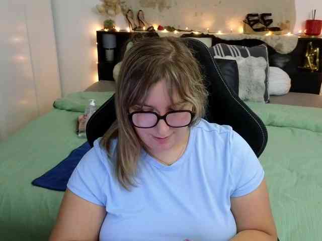 ElvinnaLaFrancaise webcam