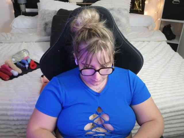 ElvinnaLaFrancaise webcam