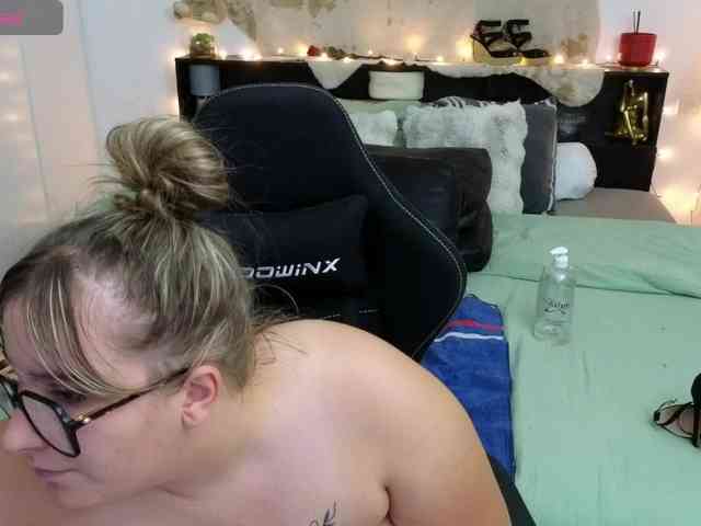 ElvinnaLaFrancaise webcam
