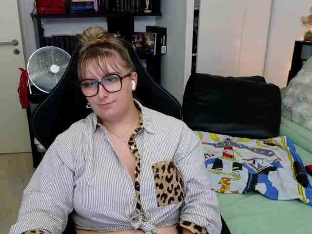 ElvinnaLaFrancaise webcam
