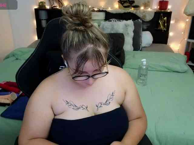 ElvinnaLaFrancaise webcam