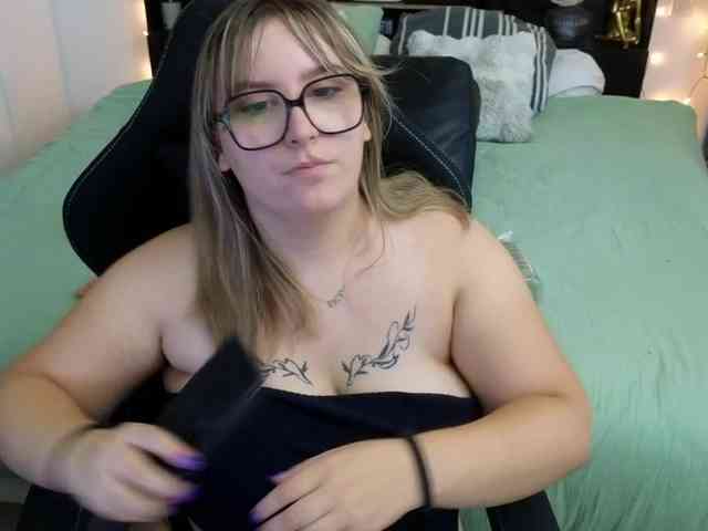 Modèle: ElvinnaLaFrancaise