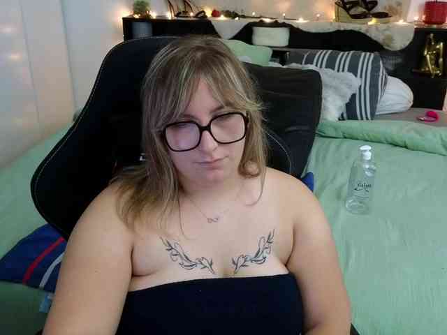 ElvinnaLaFrancaise webcam