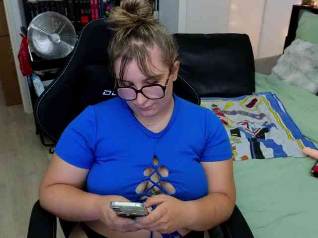 ElvinnaLaFrancaise webcam