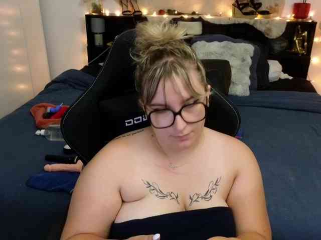 ElvinnaLaFrancaise webcam