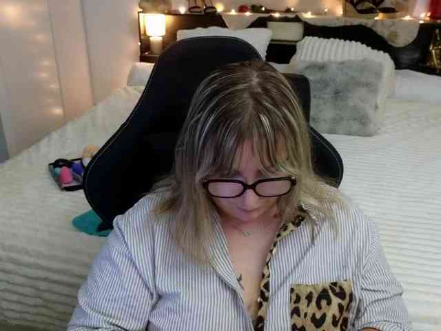 ElvinnaLaFrancaise webcam