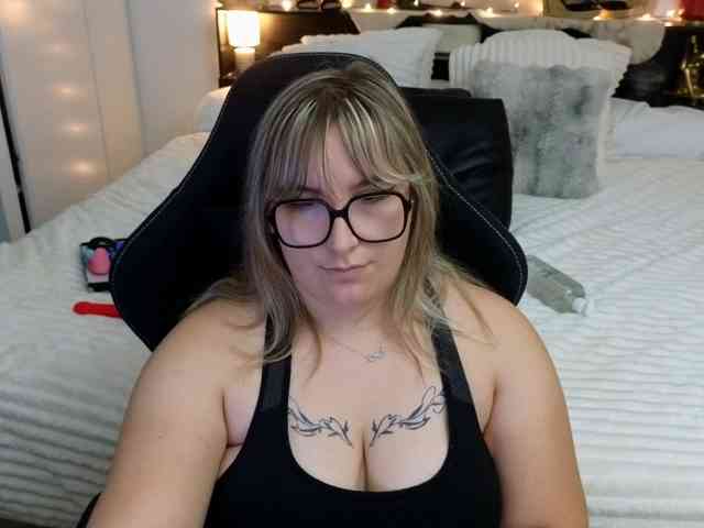 ElvinnaLaFrancaise webcam
