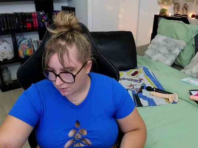 ElvinnaLaFrancaise webcam