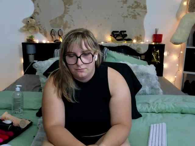 ElvinnaLaFrancaise webcam