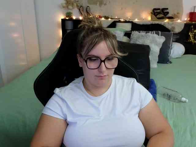 ElvinnaLaFrancaise webcam