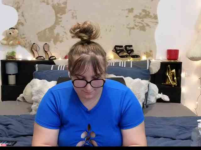 Modèle: ElvinnaLaFrancaise