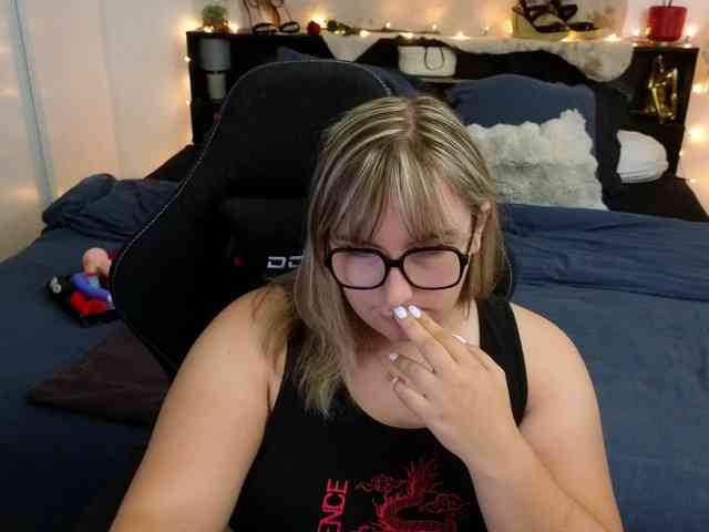ElvinnaLaFrancaise webcam